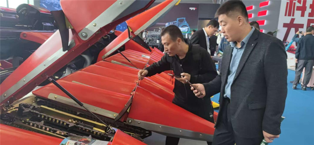 CIAME 2024: the First Chinese 14 row and 16 row corn heads for the combine harvesters.