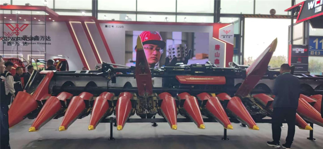 CIAME 2024: the First Chinese 14 row and 16 row corn heads for the combine harvesters.