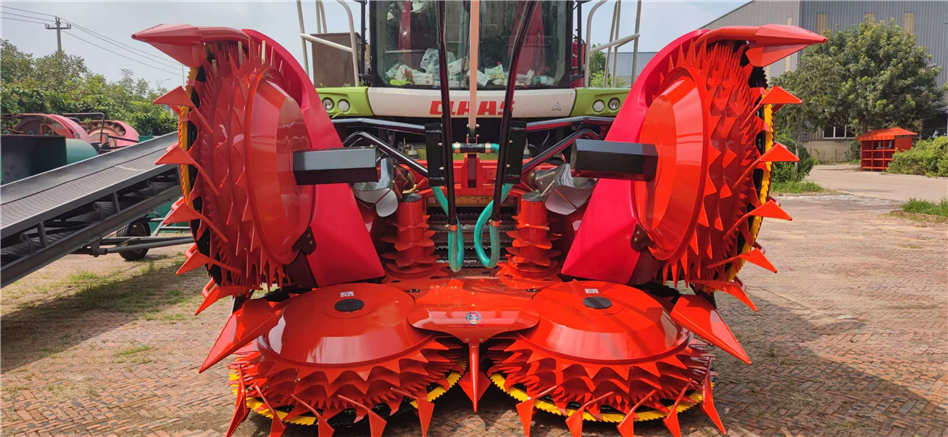 Case introduction of XWD-460PLUS rotary corn header mounted on Claas jaguar 950 forage harvester