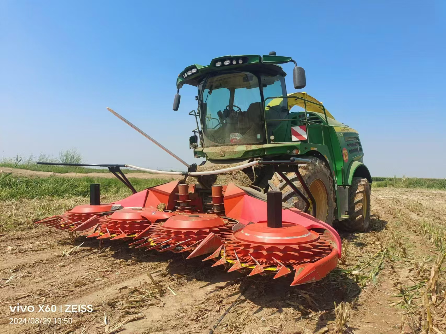 What is the difference between a Row Crop Header and a Corn Head?cid=3